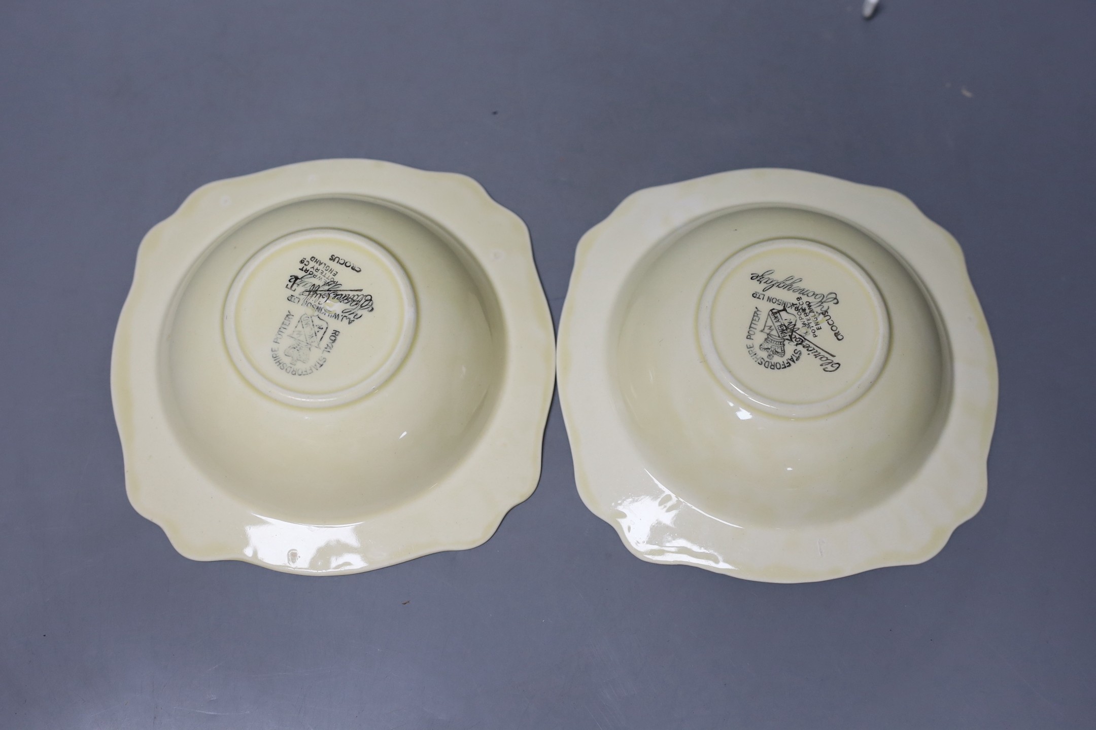 A Clarice Cliff crocus jug, 2 dishes and a jam pot and cover